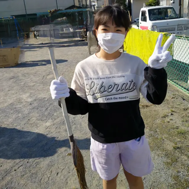 町内の清掃活動に娘と参加してきました！
当日は天気も良く町内の方々もたくさん参加しており協力しながら1時間程の清掃を行いました。
地域活動を通して幅広い年代の交流が盛んになると街にも活気が生まれますね。これからも積極的に活動に参加していきたいと思います！

#介護保険外自費サービス
#朝霞市
#新座市
#志木市
#清掃
#地域交流